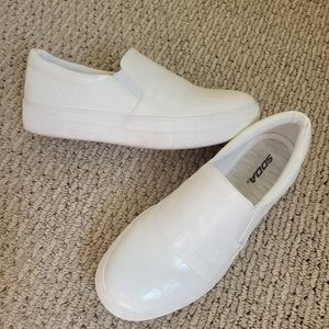 Soda platform slip-on